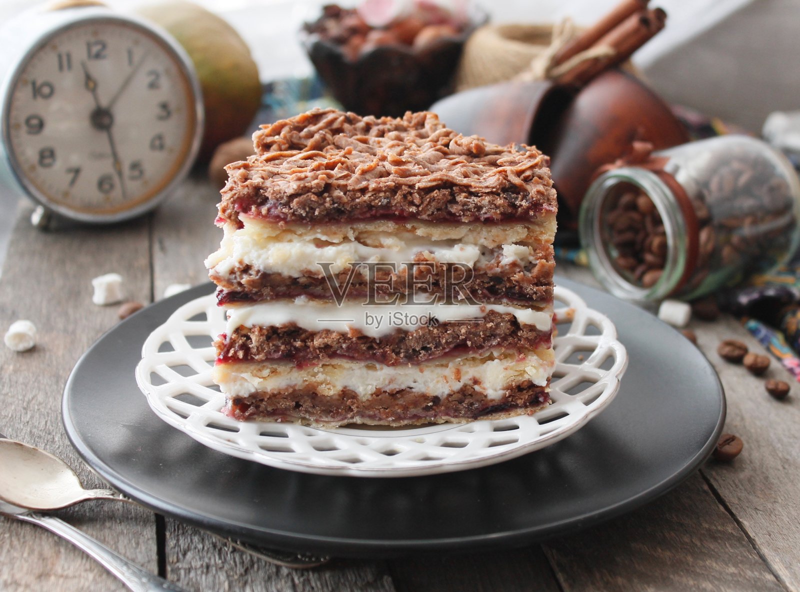 巧克力蛋糕配一杯咖啡照片摄影图片