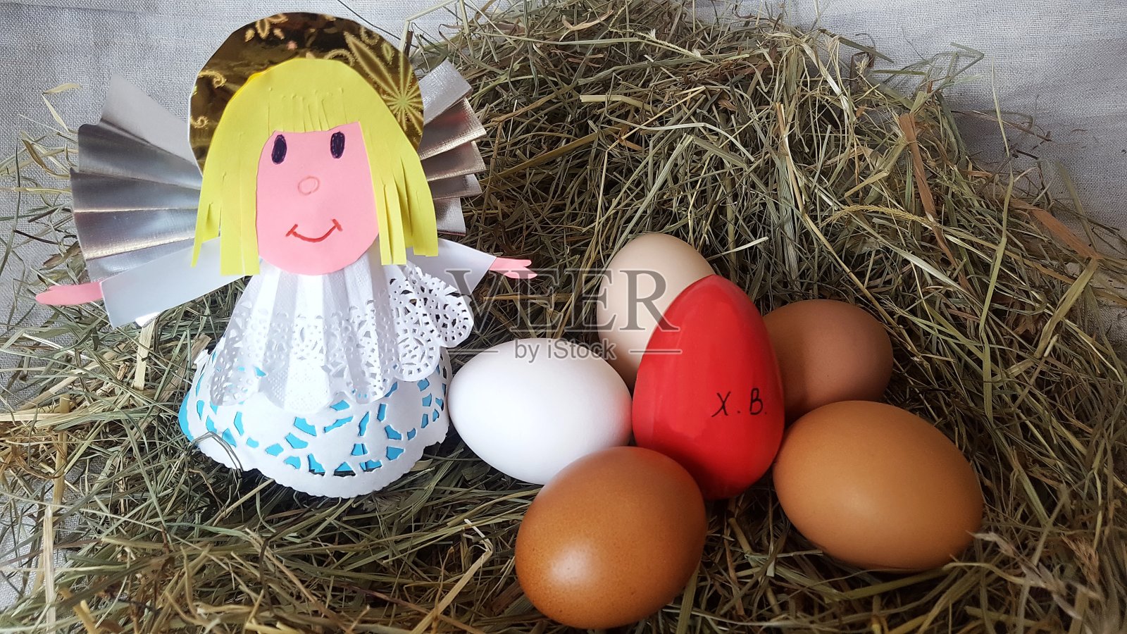 复活节的彩蛋和天使的纸像照片摄影图片