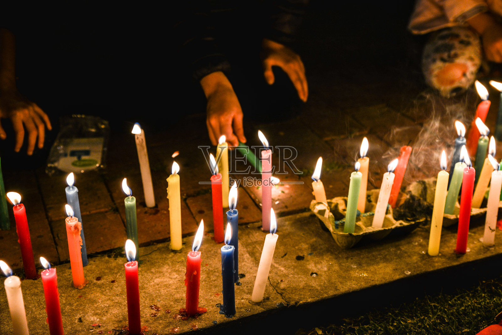 彩色的蜡烛灯照片摄影图片