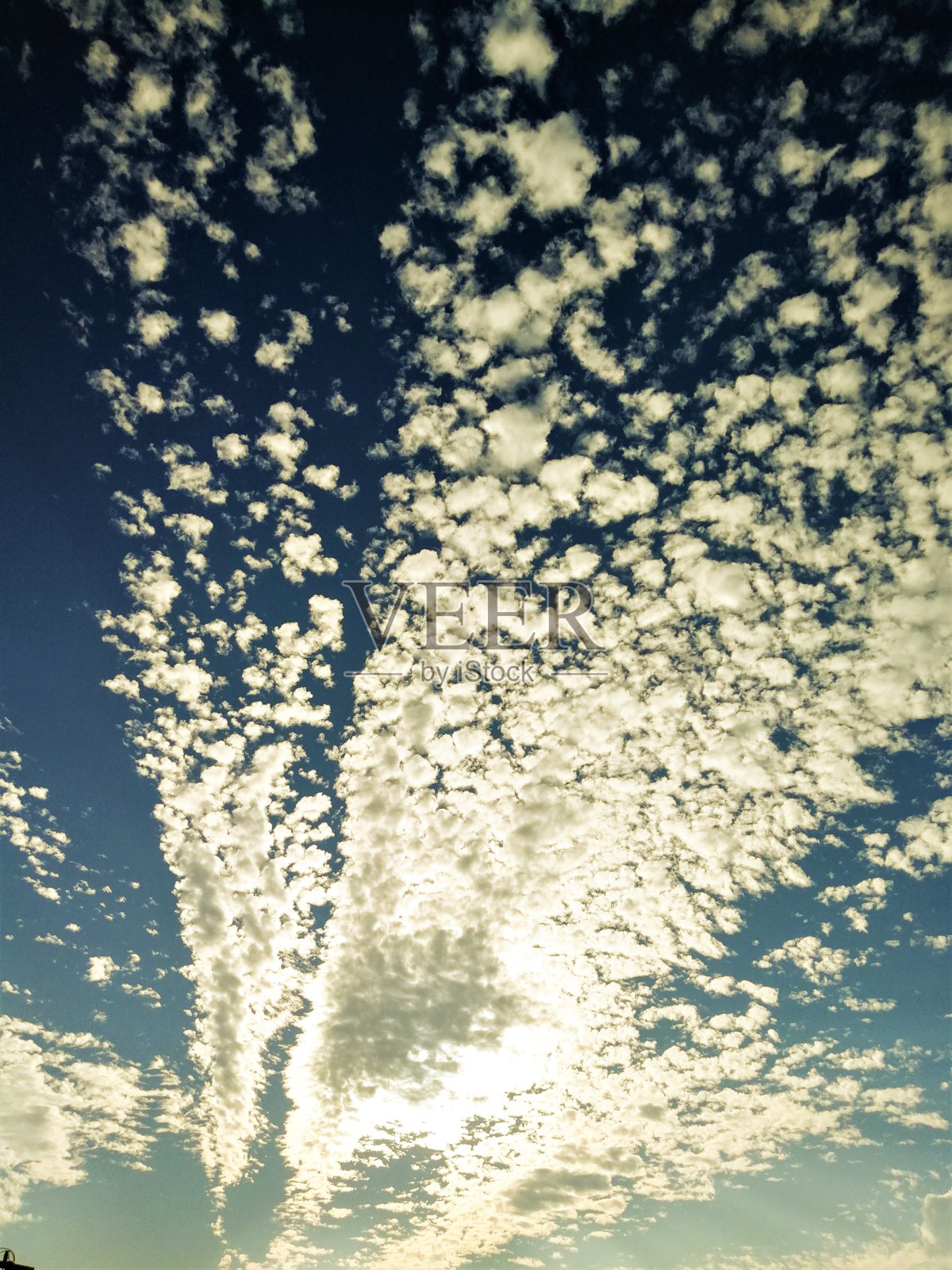 蓝色的天空和云彩的背景照片摄影图片