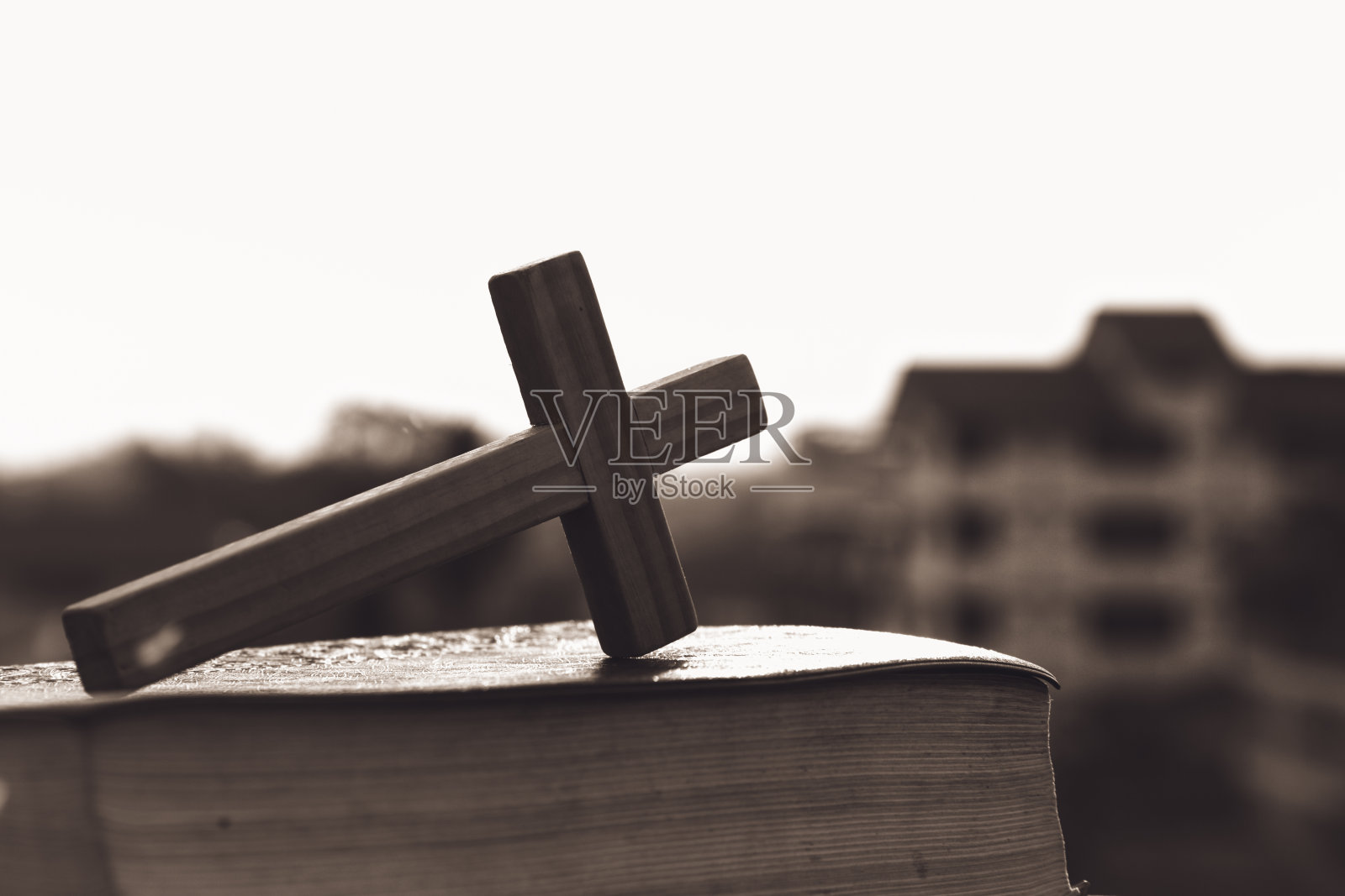 圣经上的十字架，宗教符号，宗教信仰，信仰概念照片摄影图片