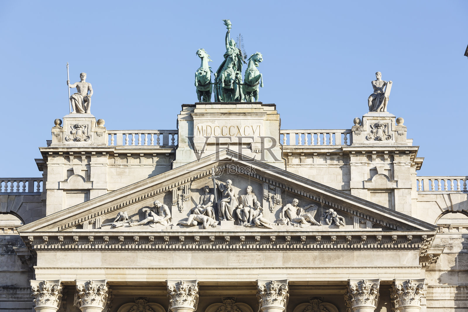 布达佩斯的鼓室，兼收并蓄的建筑风格照片摄影图片