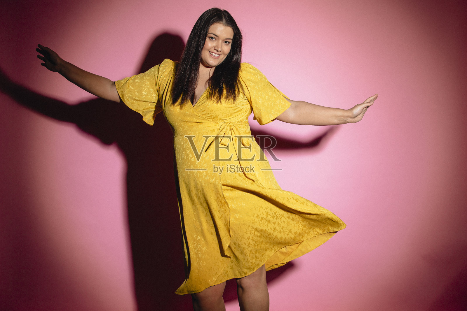 彻夜狂欢照片摄影图片