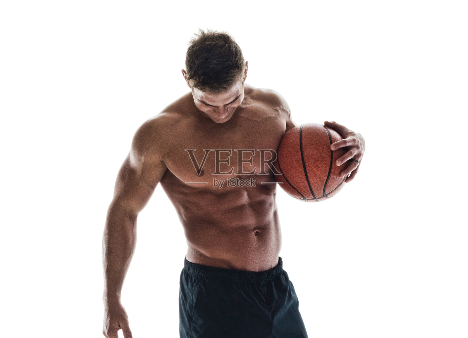 有魅力的裸男拿着一个篮球照片摄影图片