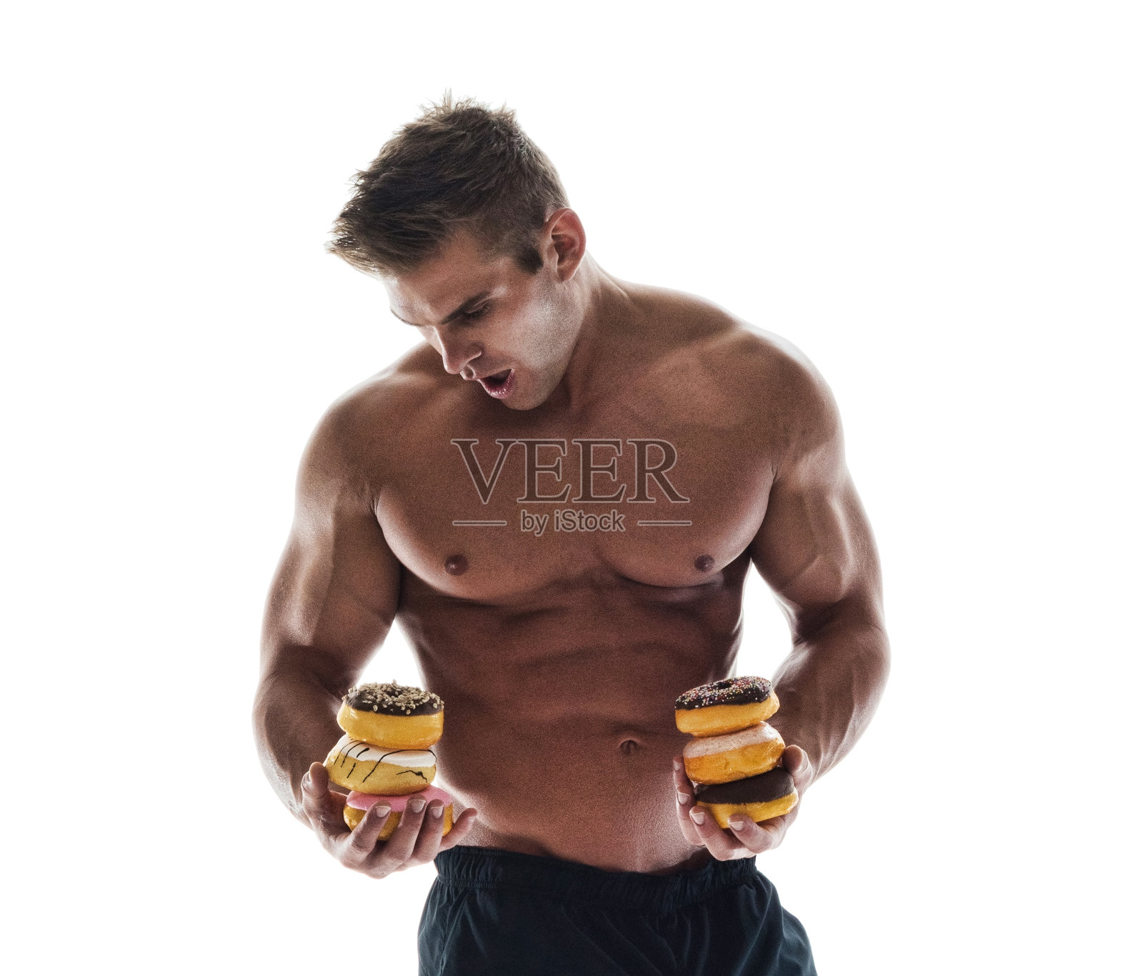 有魅力的赤膊男拿着各种甜甜圈照片摄影图片