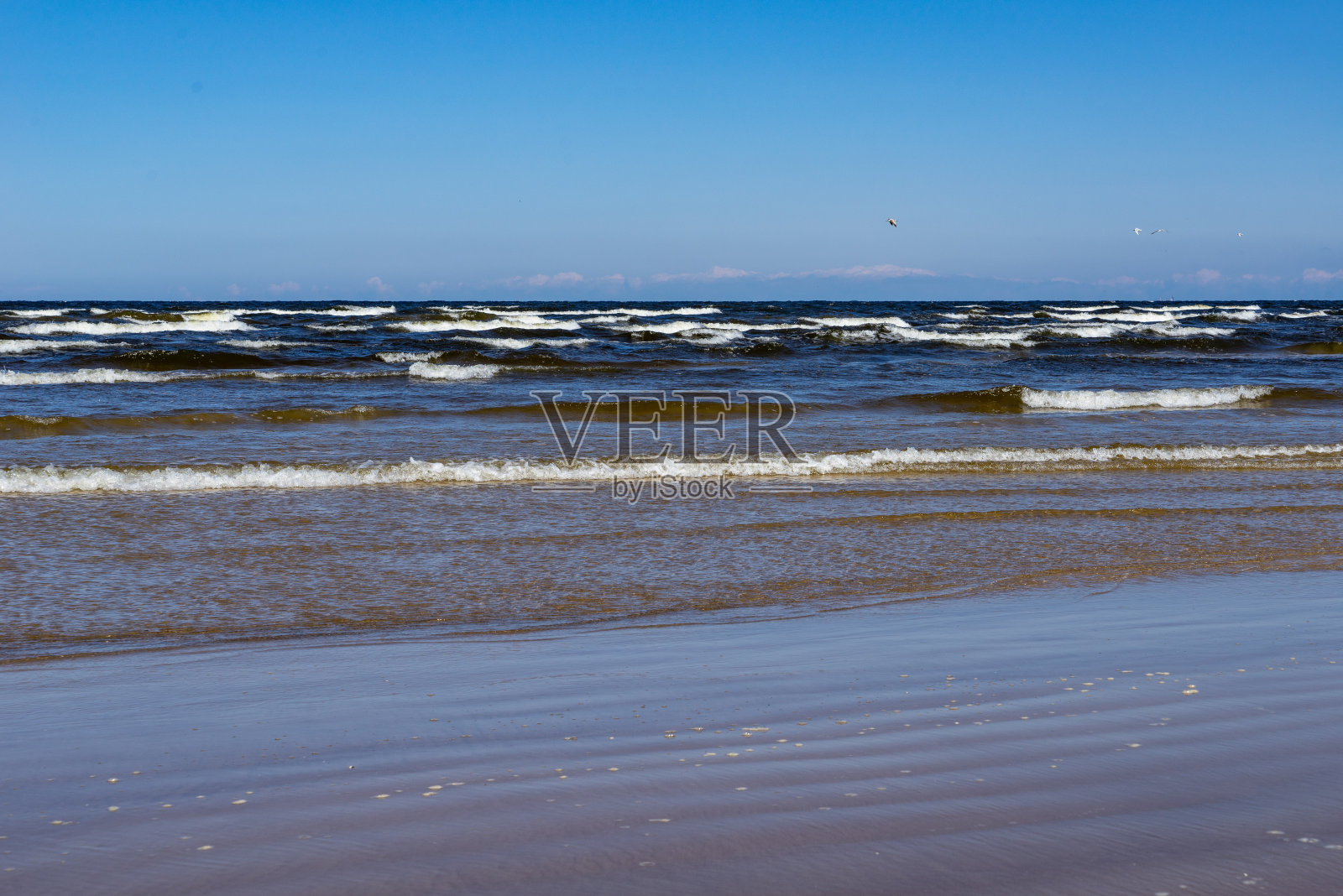 海边空荡荡的沙滩照片摄影图片