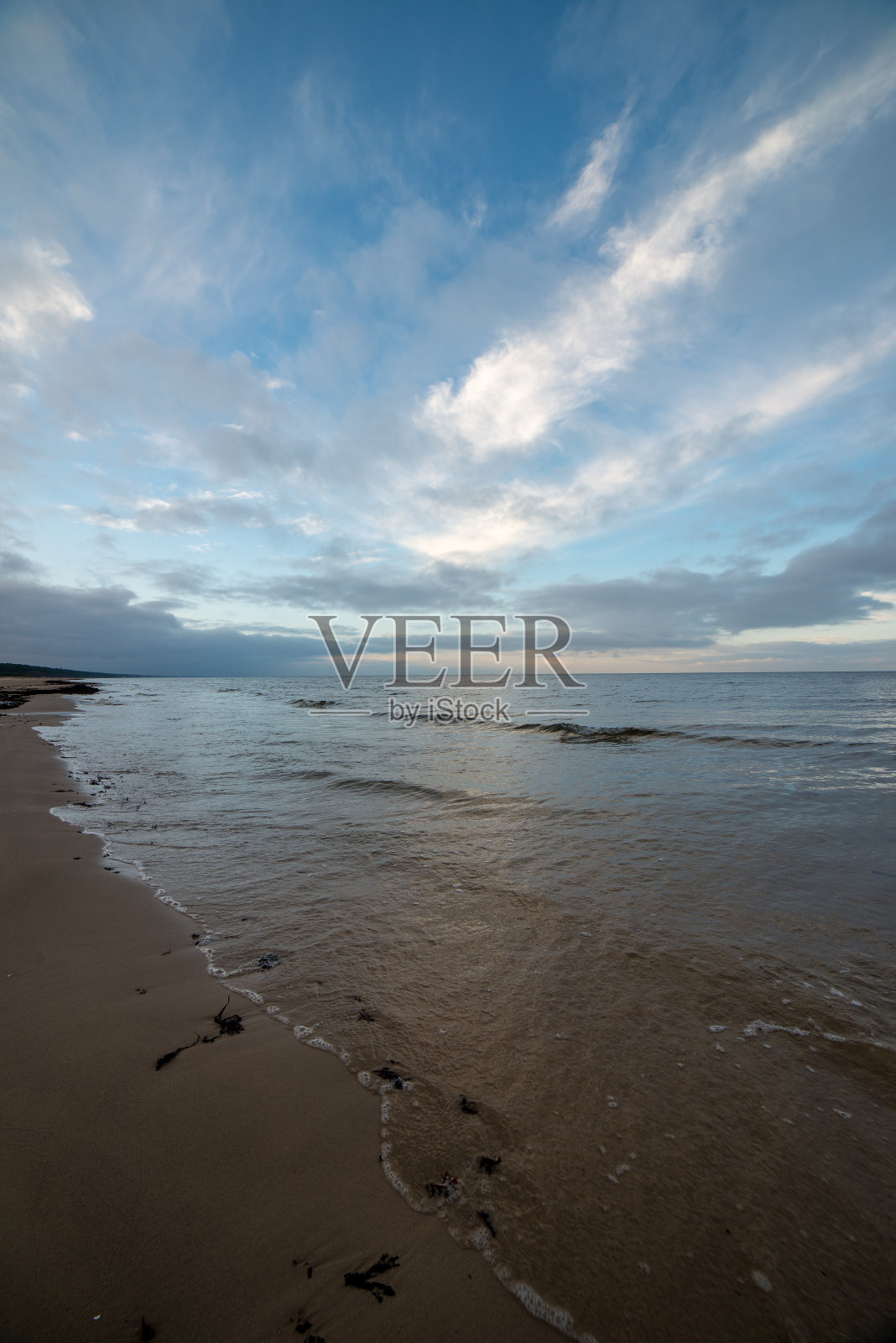 海边空荡荡的沙滩照片摄影图片
