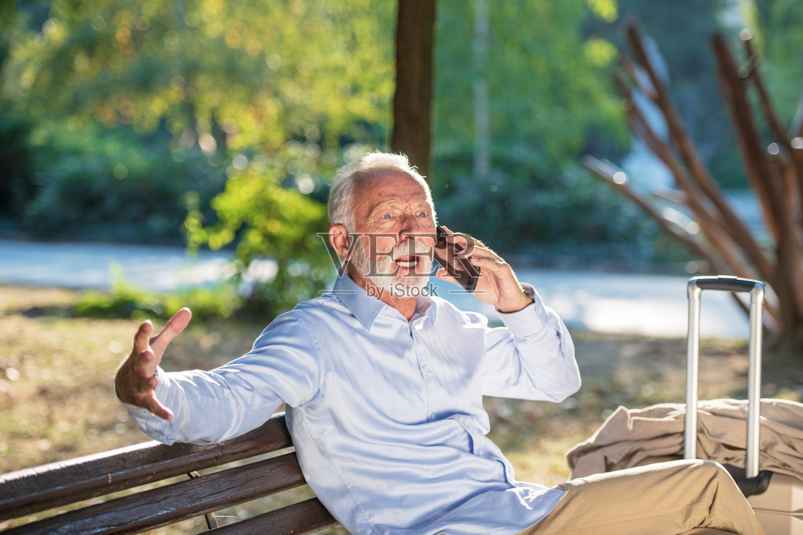 老年健康概念老年男性心脏骤停park心脏病发作严重心痛照片摄影图片