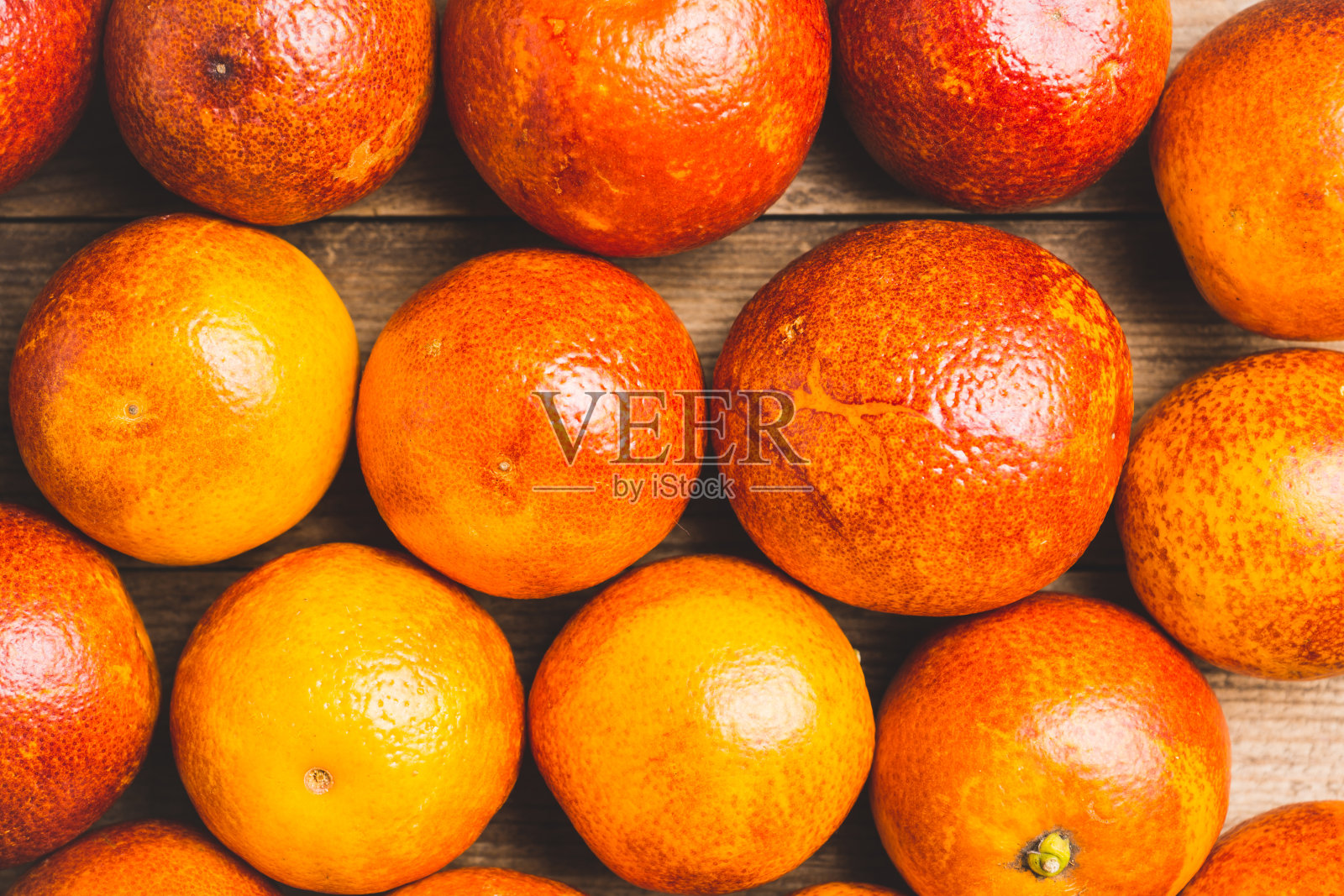 甜美多汁的红橘子在乡村的背景照片摄影图片