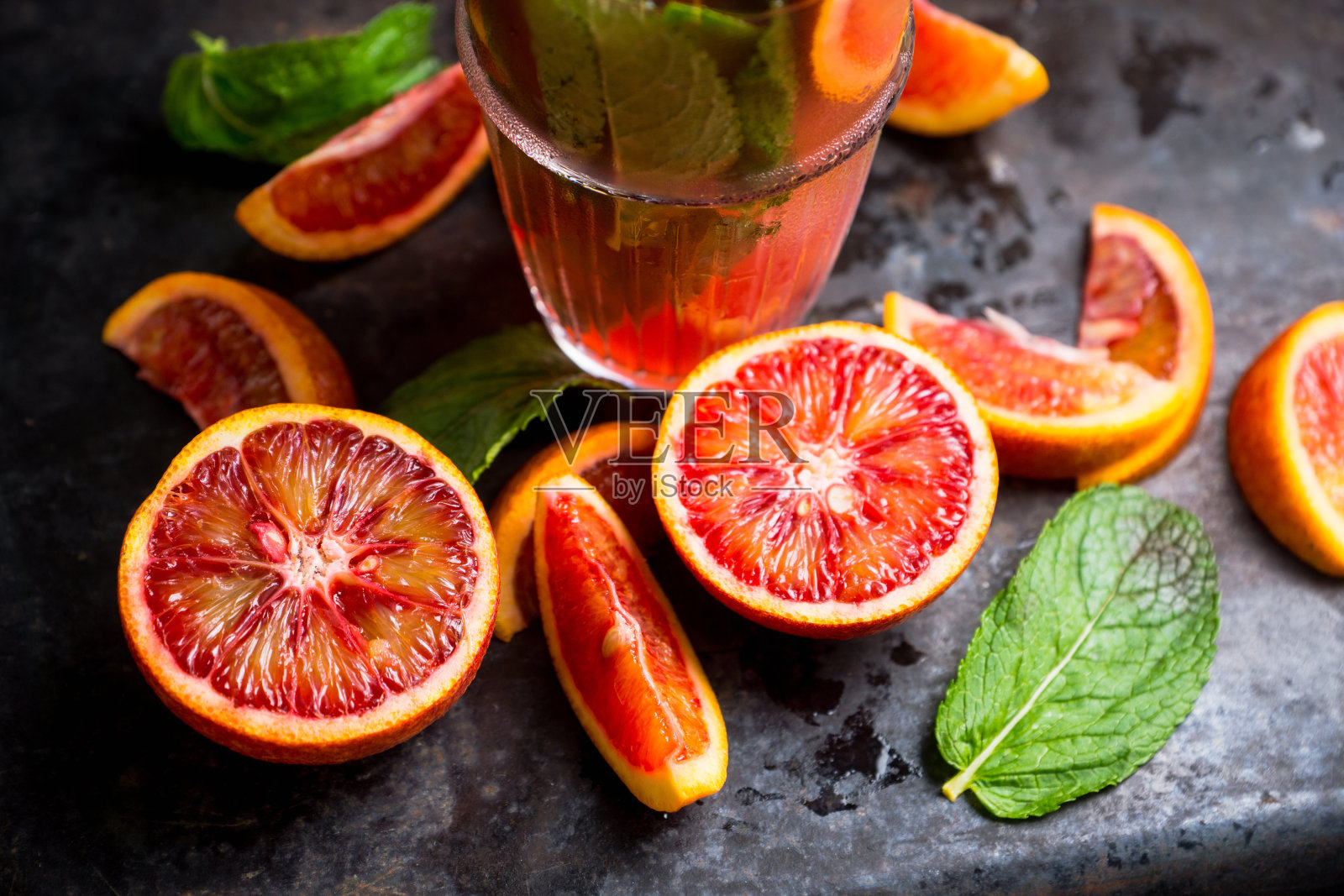 甜美多汁的红橘子在乡村的背景照片摄影图片