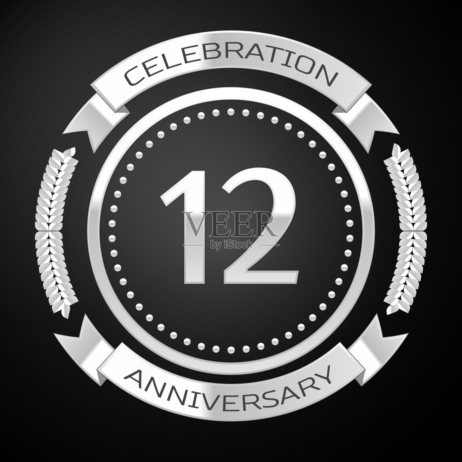 12周年庆典设计。黑色背景上的银色戒指和丝带。彩色矢量模板元素为您的生日派对插画图片素材