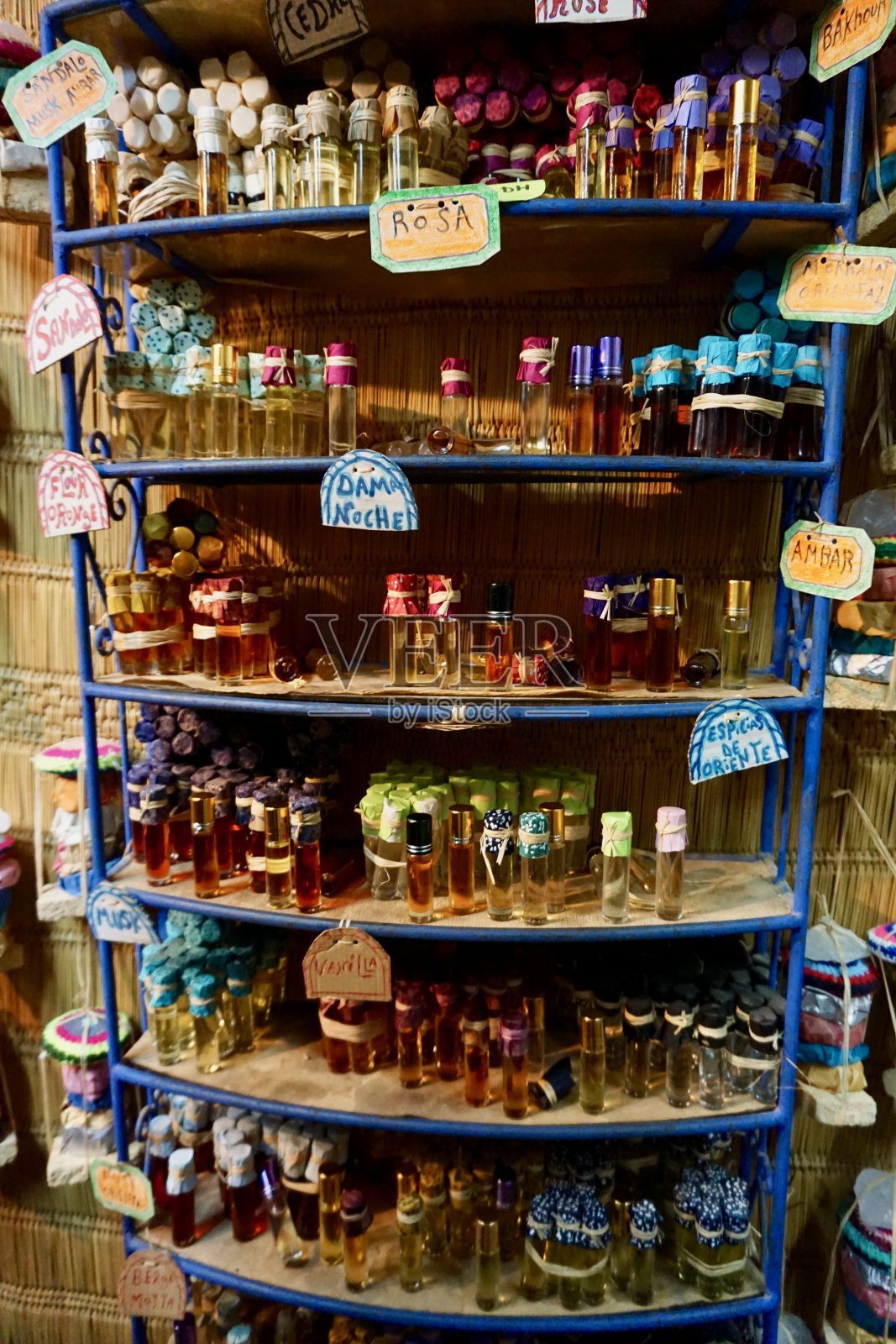 手工制作的肥皂在摩洛哥的集市上出售照片摄影图片