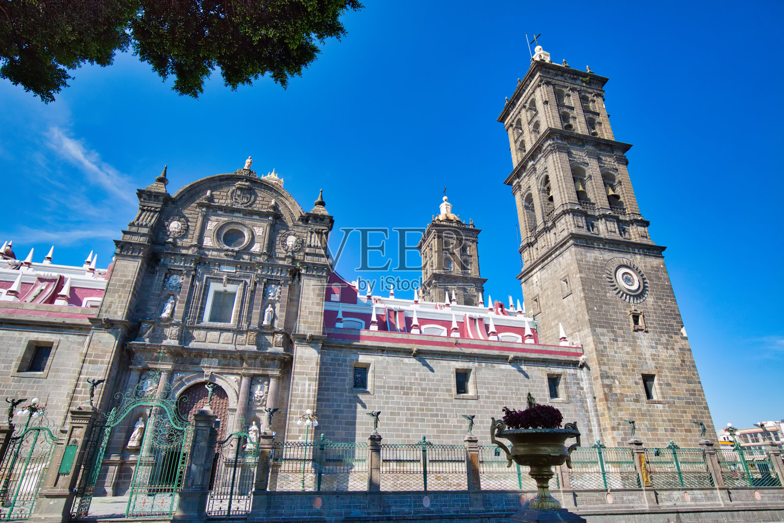 墨西哥，普埃布拉大教堂中央广场在索卡洛，历史悠久的城市中心照片摄影图片