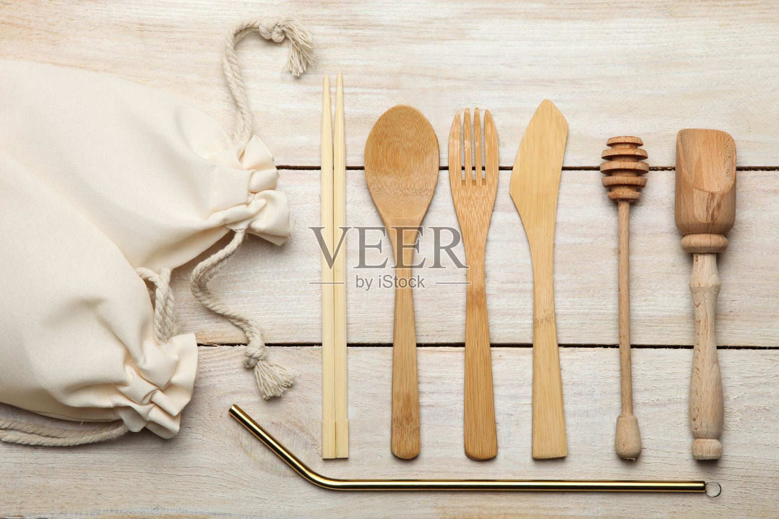 生态木餐具，金属吸管照片摄影图片