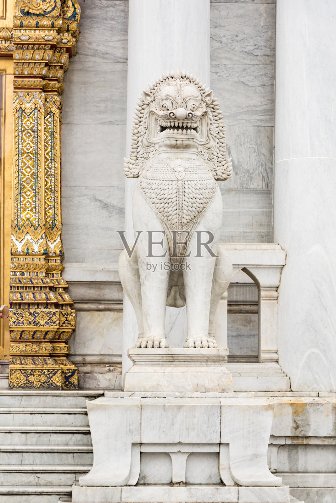 恶魔狮子雕塑在Wat Benchamabophit，大理石寺庙曼谷照片摄影图片