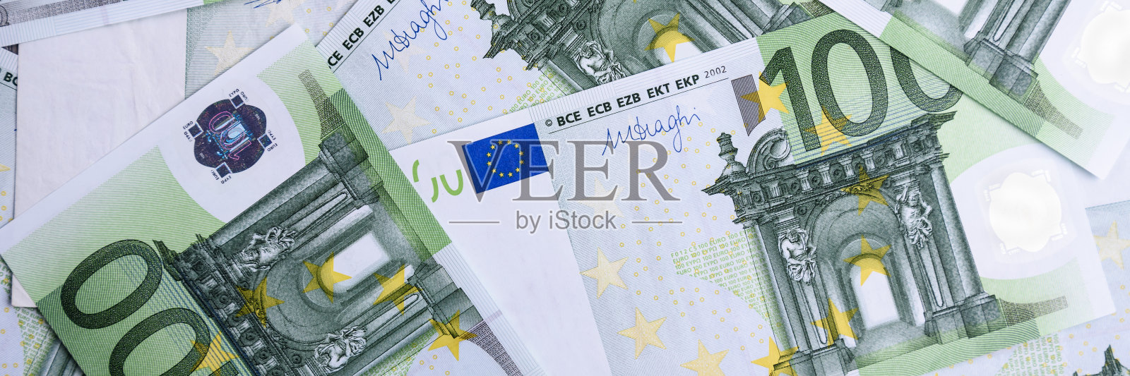 欧元的钱。欧元现金的背景。欧元纸币。照片摄影图片