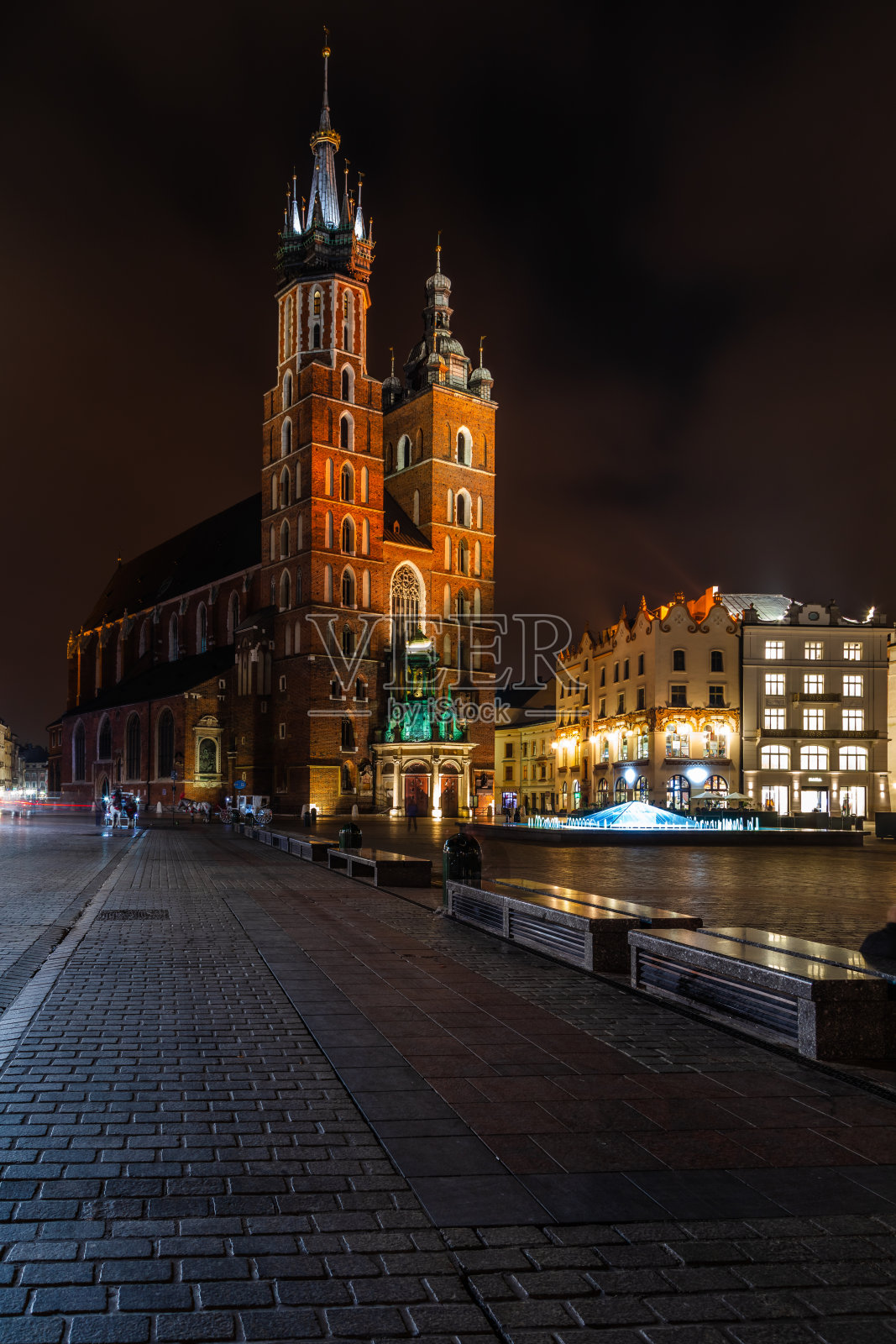 波兰克拉科夫的圣玛丽大教堂(圣母升天教堂)照片摄影图片