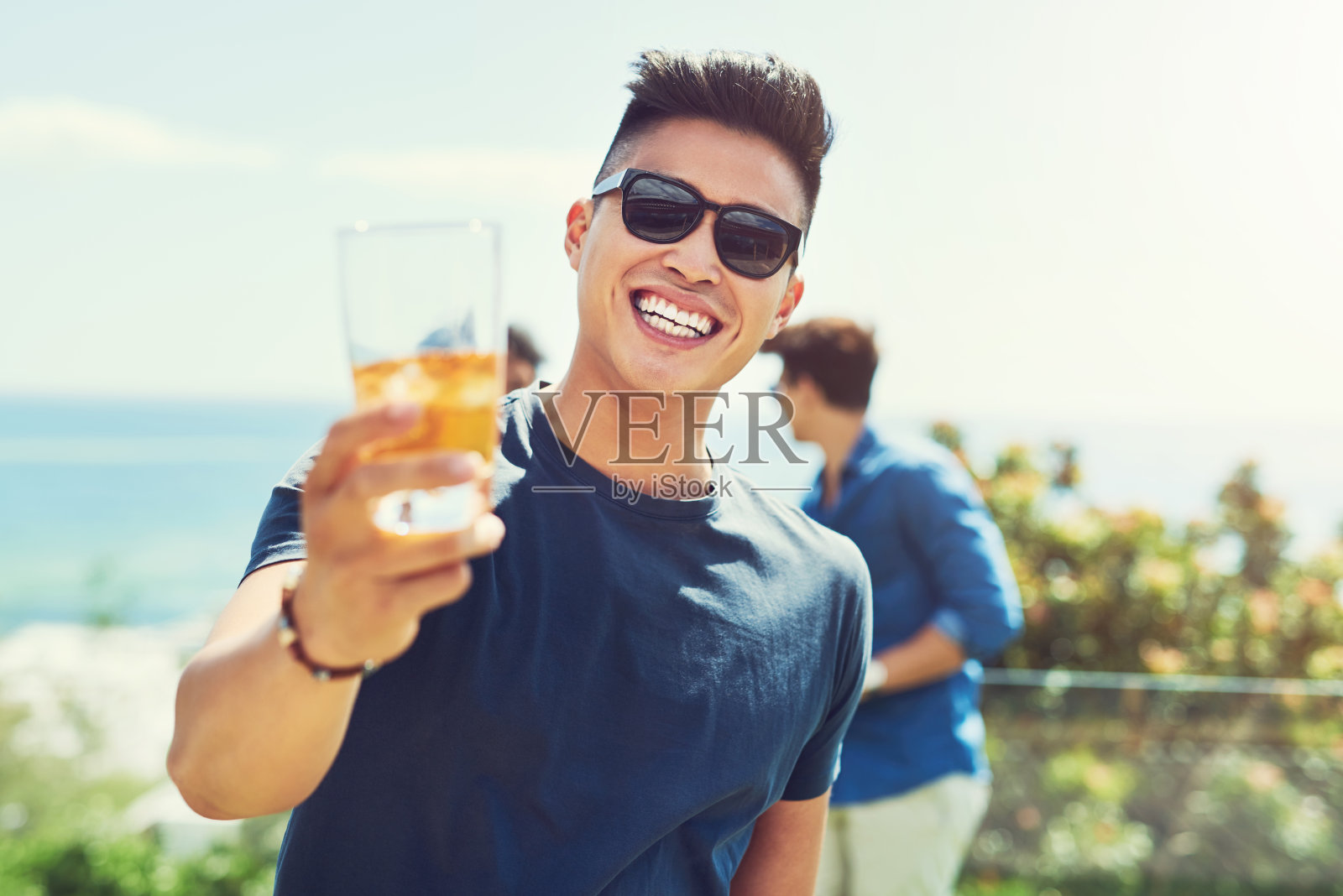 来参加聚会吧照片摄影图片