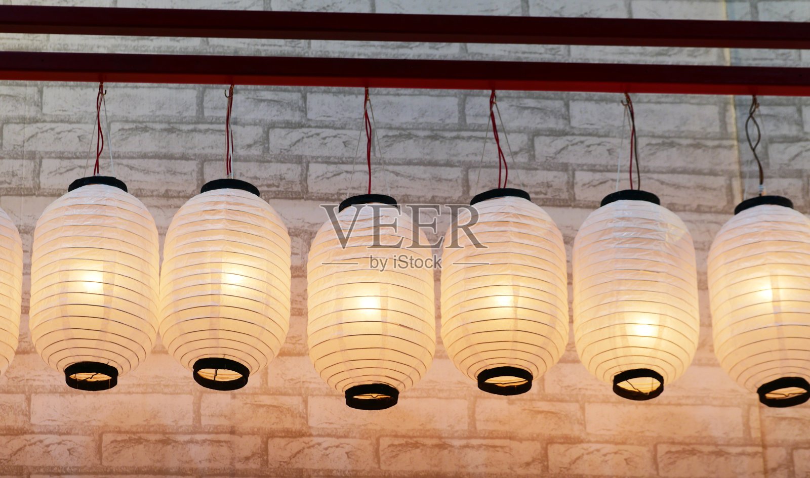 墙上的日式灯笼照片摄影图片