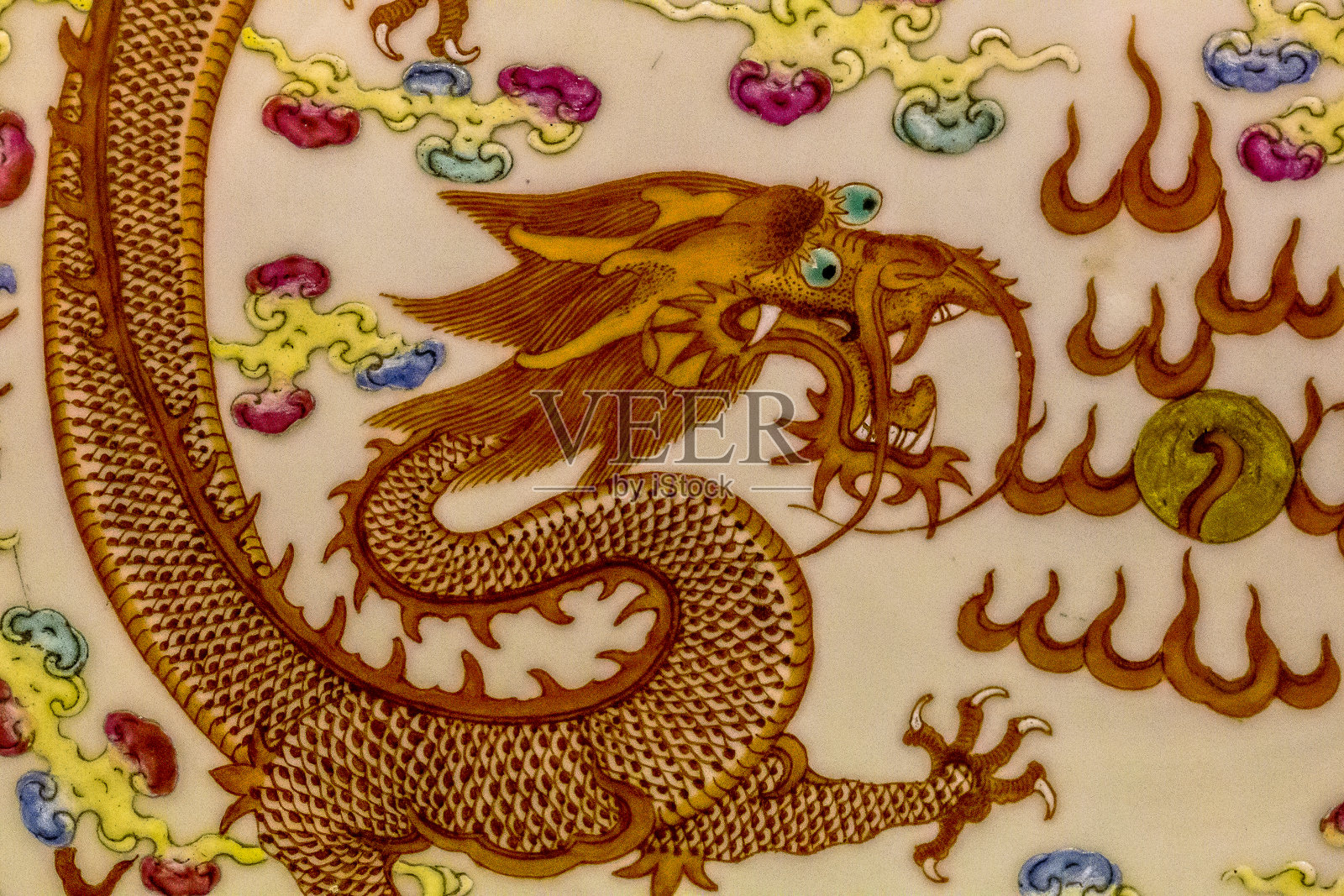 盘饰龙照片摄影图片