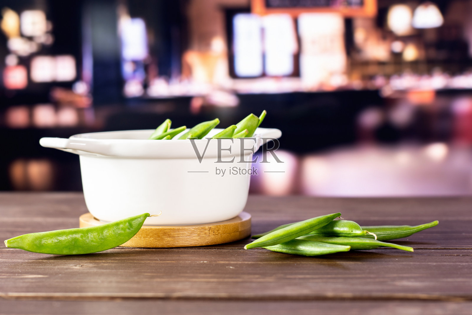 青糖豌豆配餐厅照片摄影图片