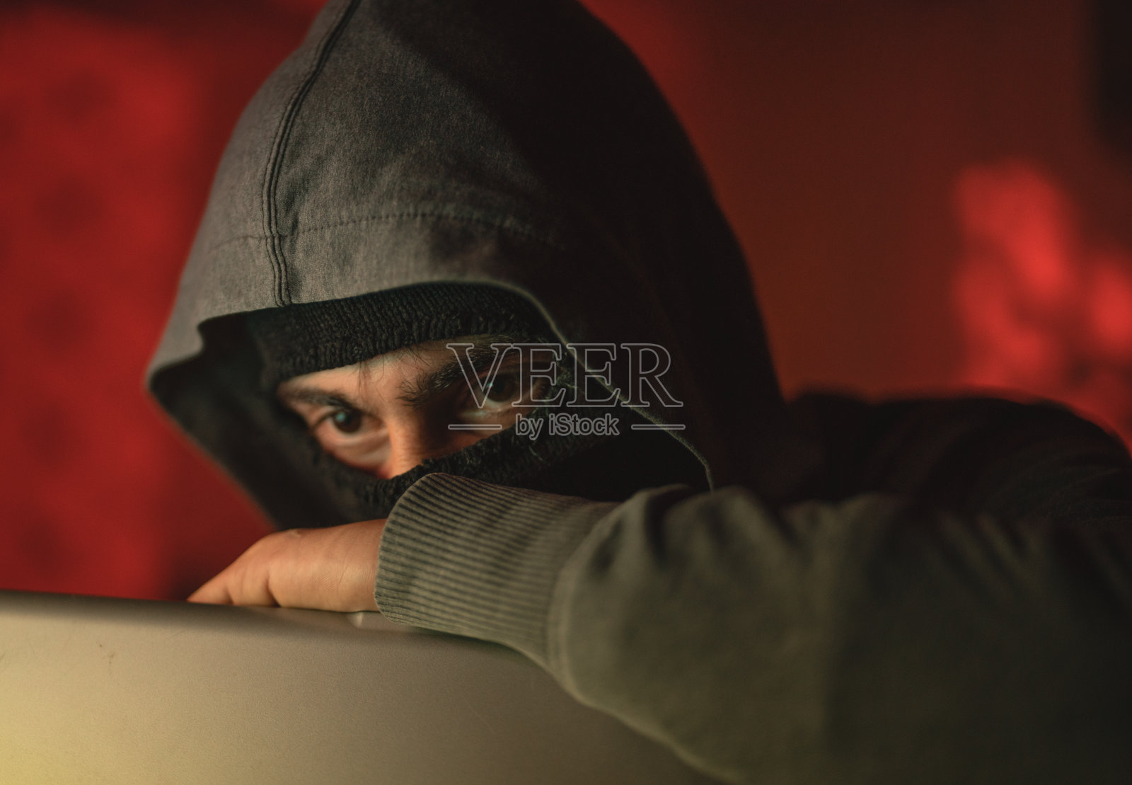 年轻的电脑黑客照片摄影图片