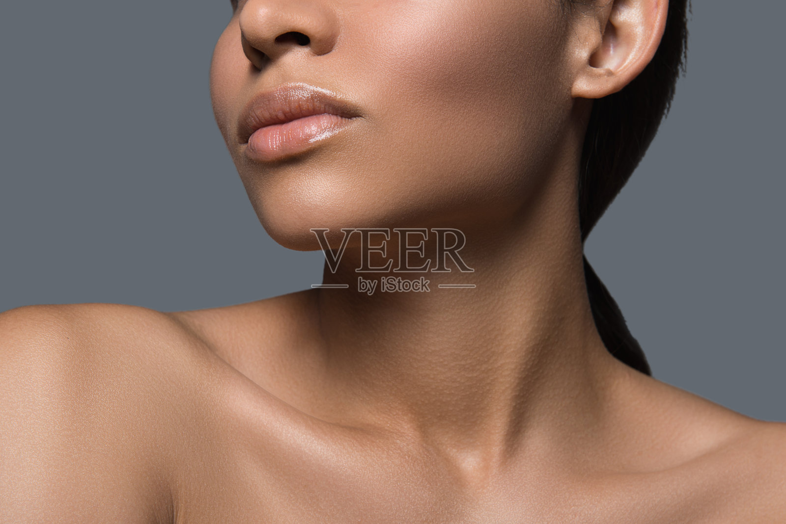 拥有完美干净皮肤的女孩照片摄影图片