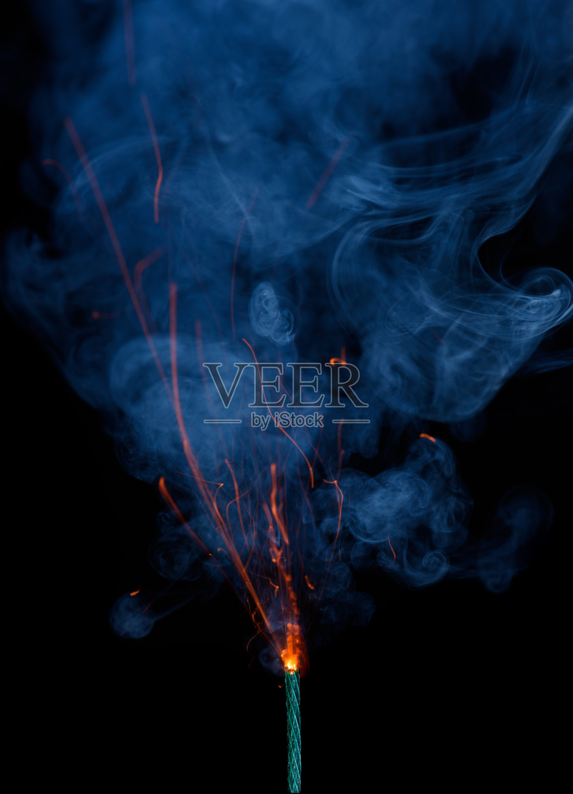 燃烧的引信闪烁着火花照片摄影图片