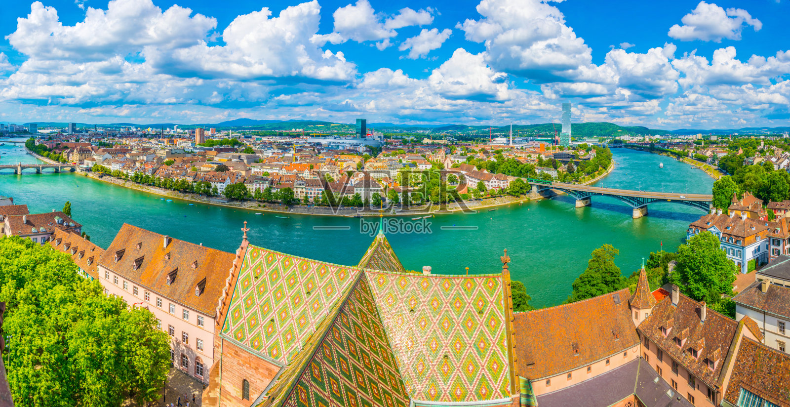 瑞士巴塞尔的莱茵河畔照片摄影图片