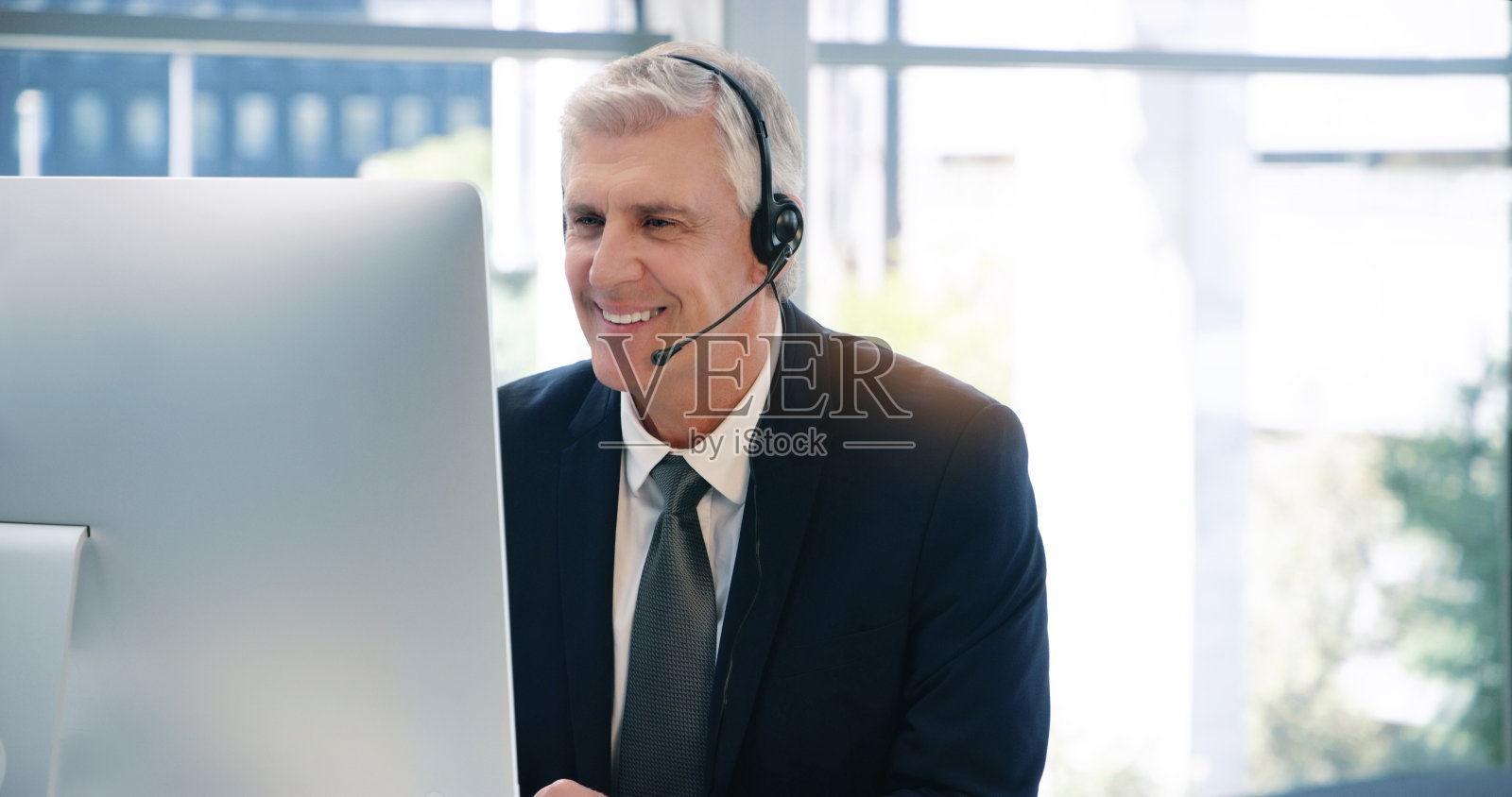 他为客户付出额外的努力照片摄影图片