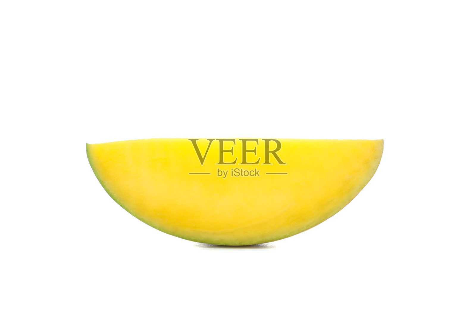 新鲜芒果片孤立在白色背景，特写照片摄影图片