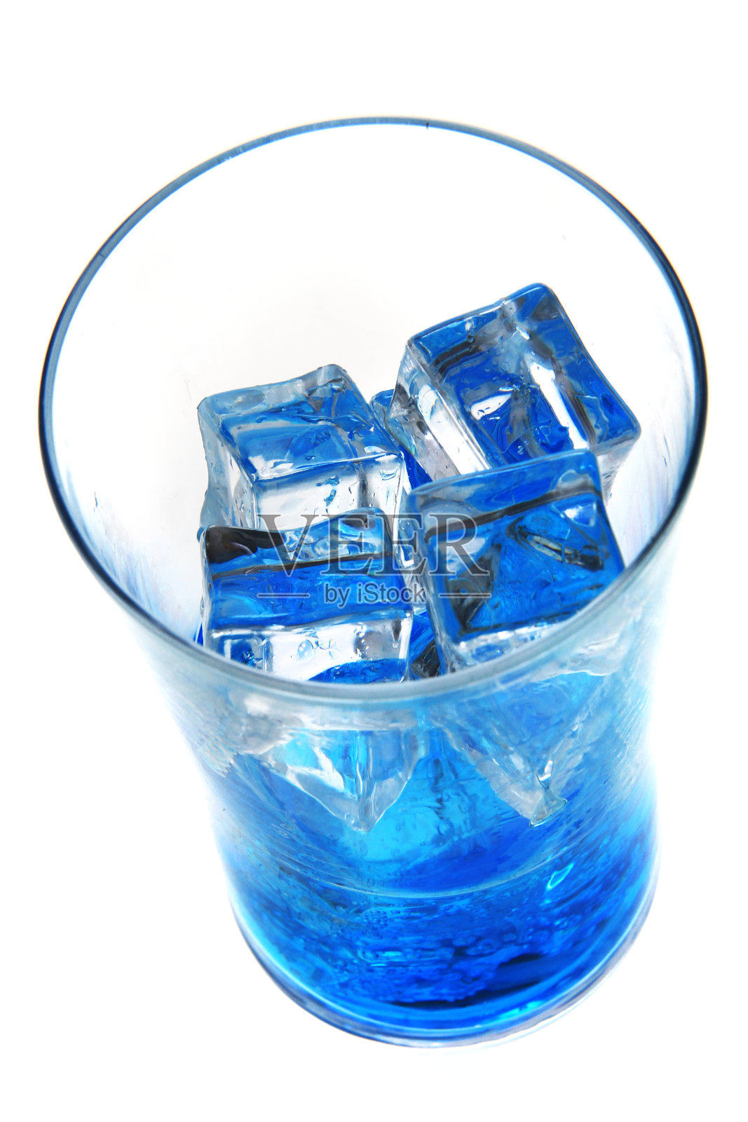 蓝色curacao饮料与冰块照片摄影图片
