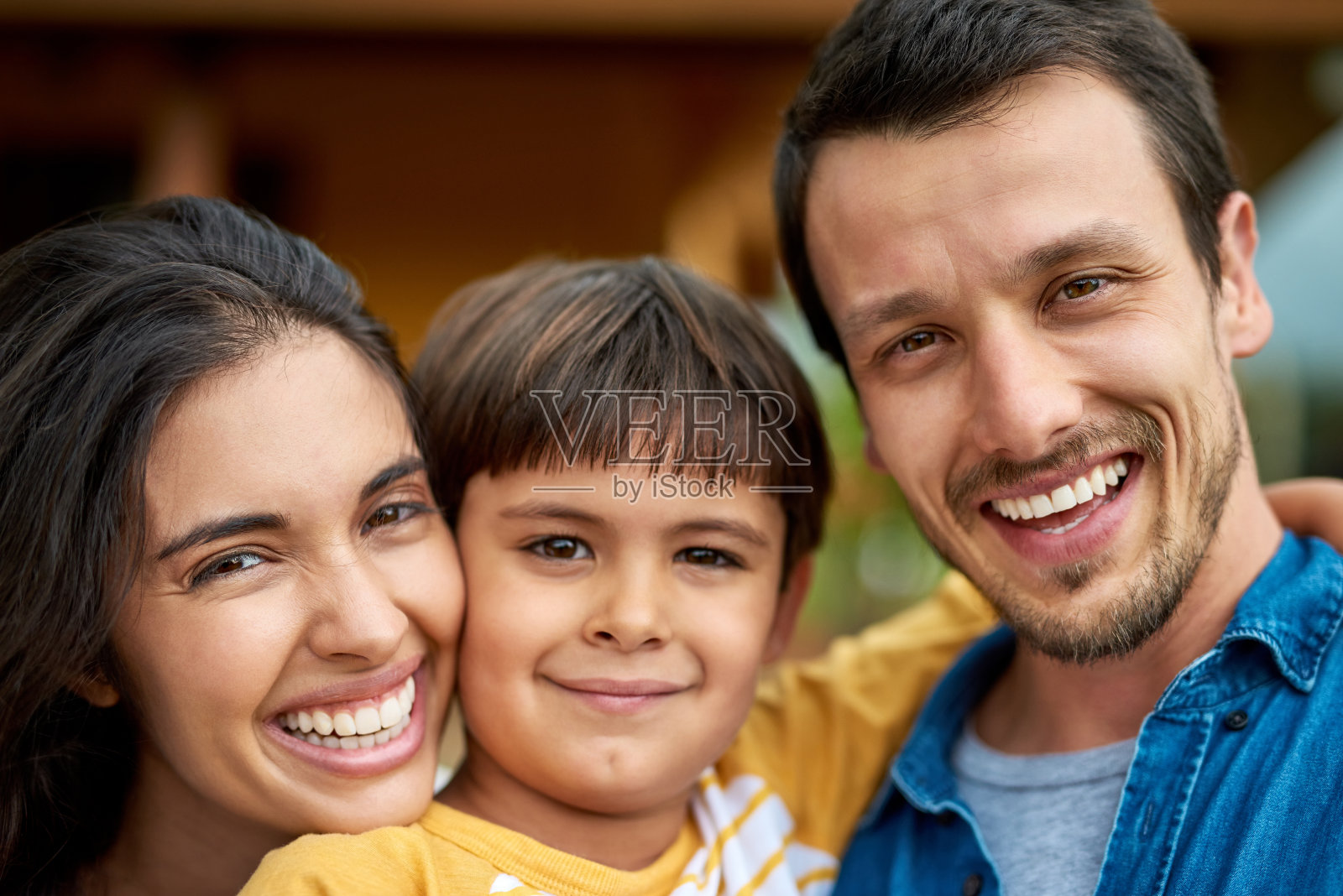 和我的家人一起在阳光下快乐的日子照片摄影图片