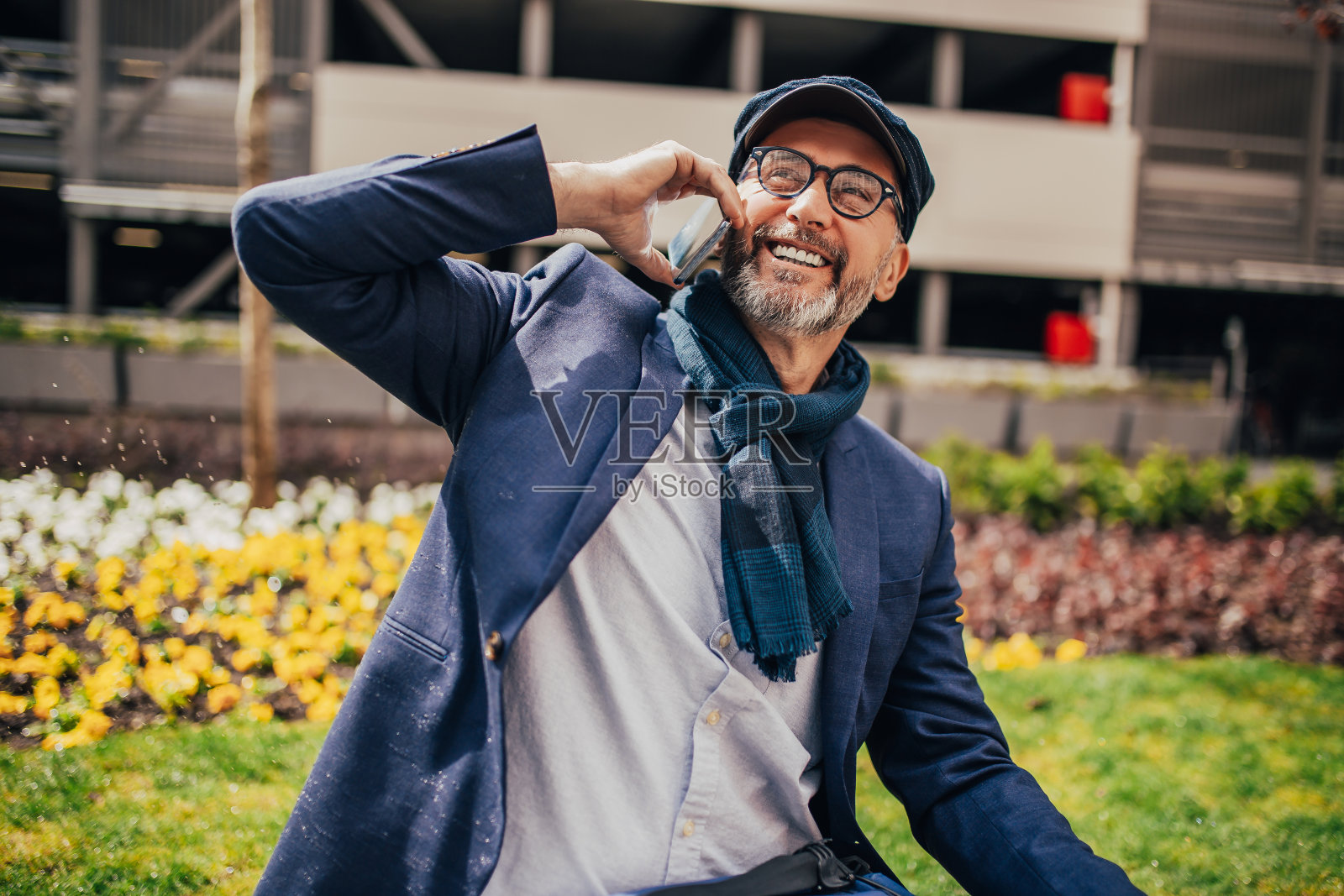 商人使用智能手机照片摄影图片