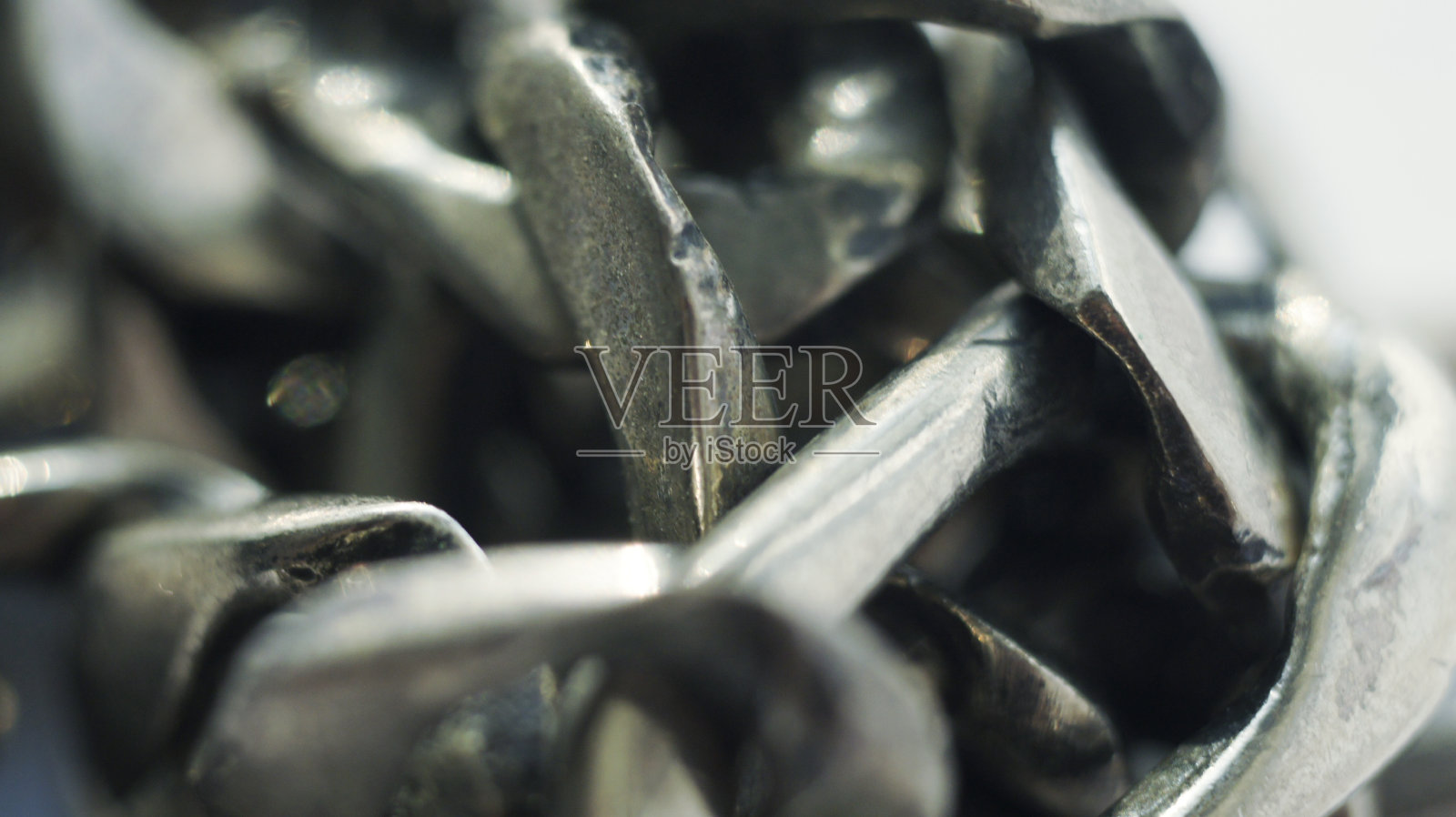 靠近金属链的细节。背景与复制空间。——图片照片摄影图片