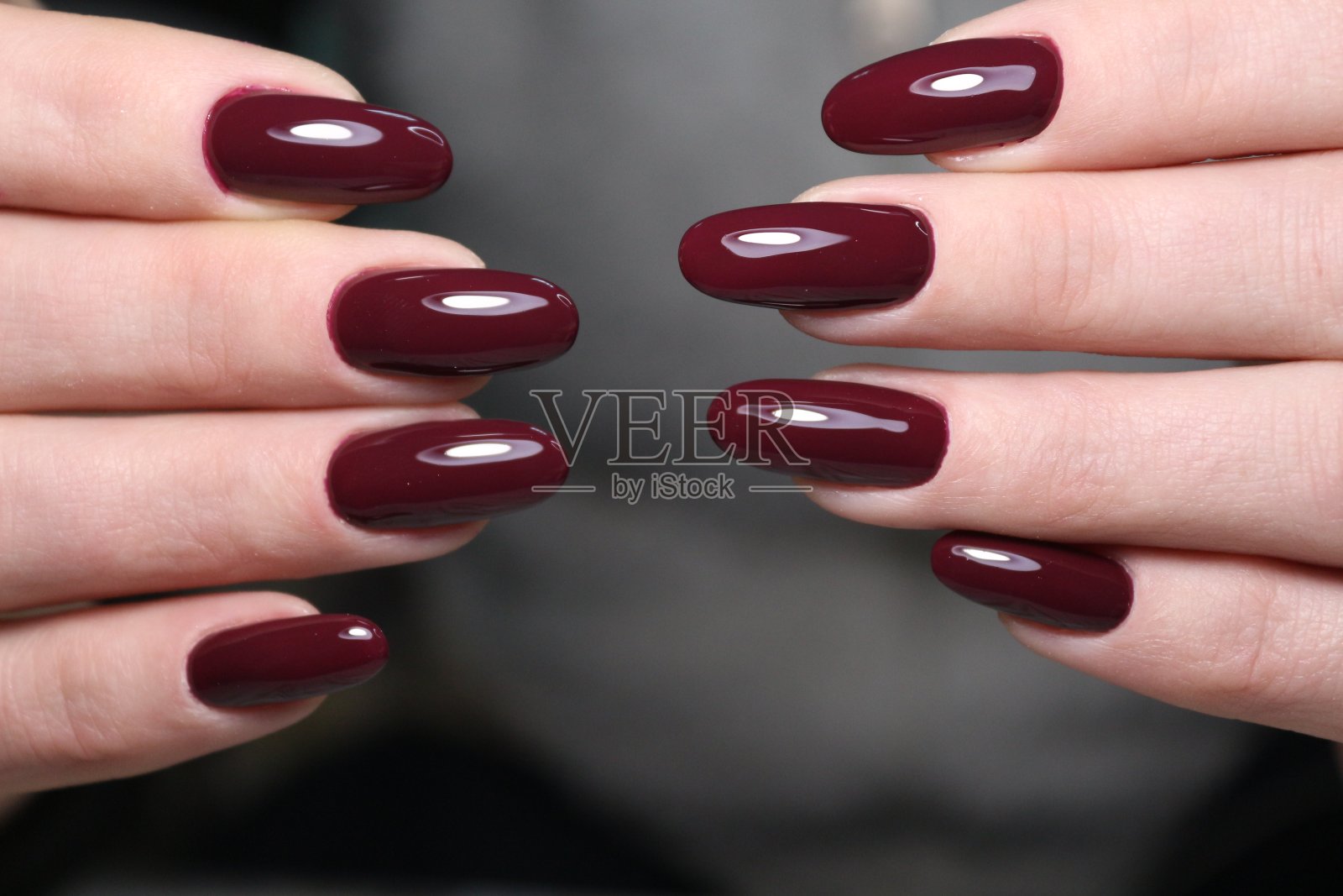 天然指甲的美丽。修指甲照片摄影图片