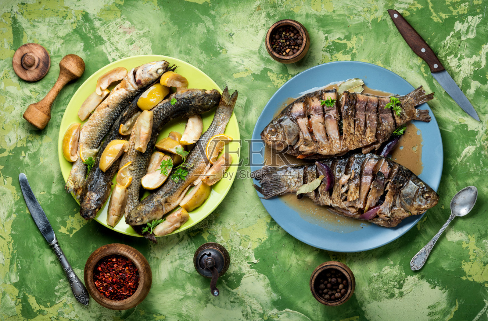 盘上烤鱼照片摄影图片