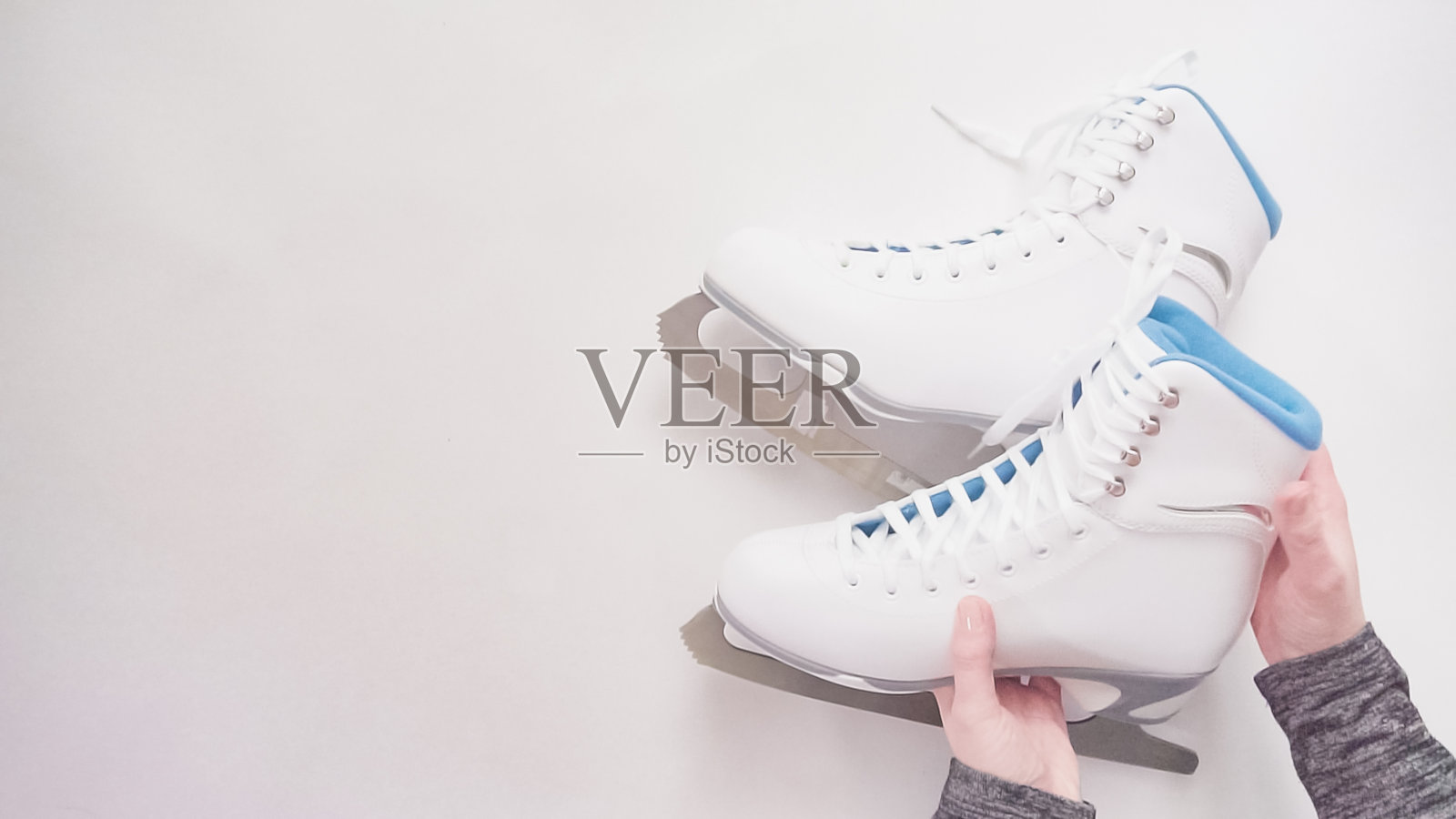 新的花样滑冰在一个白色的背景。照片摄影图片