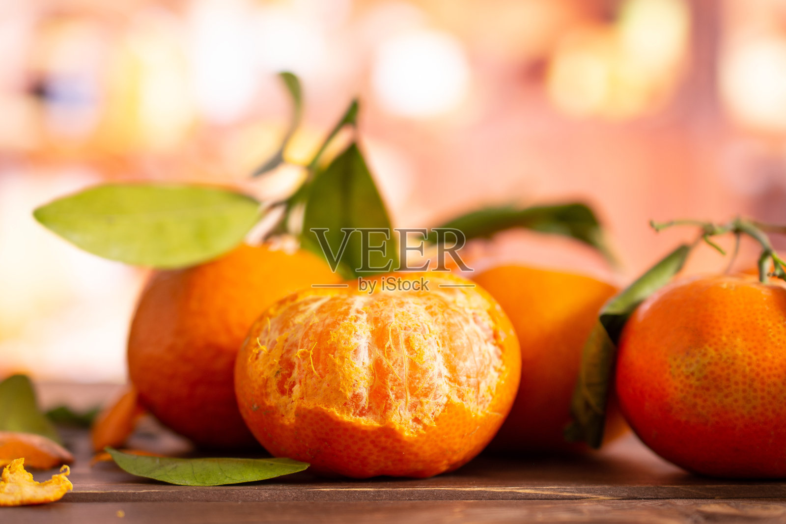 带有乡村厨房的桔子叶照片摄影图片