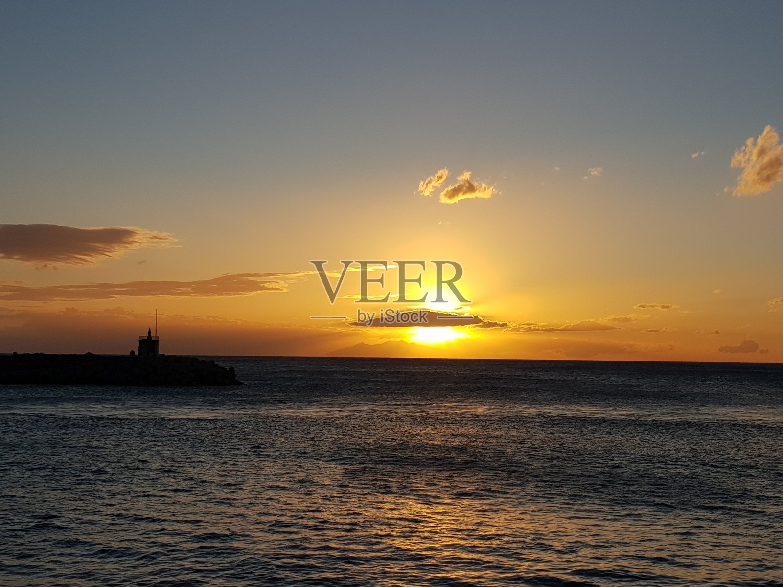 科西嘉岛的日落与美丽的颜色照片摄影图片