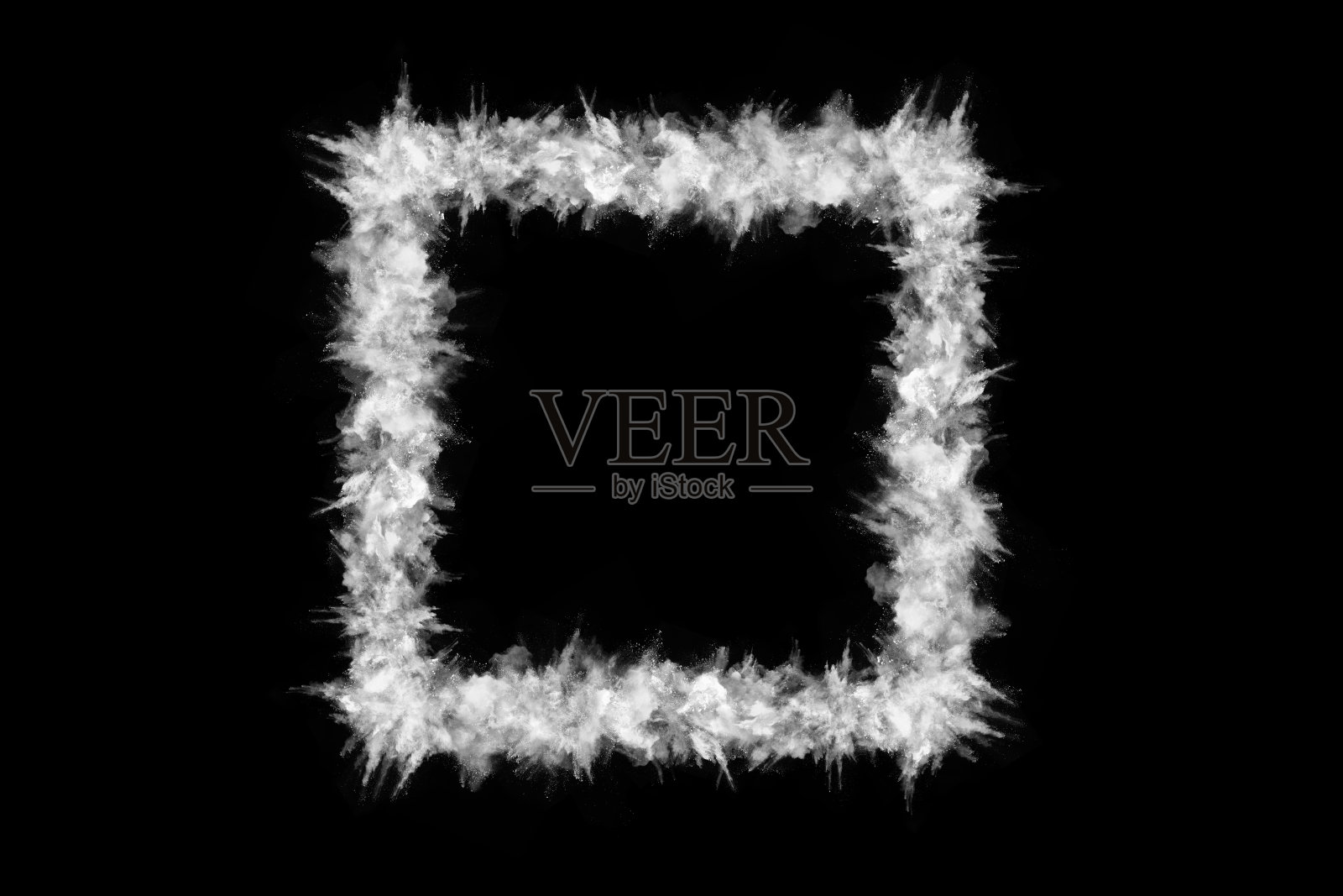 白色粉末在黑色背景上爆炸。彩色的云。色彩斑斓的粉尘爆炸。油漆胡里节。照片摄影图片