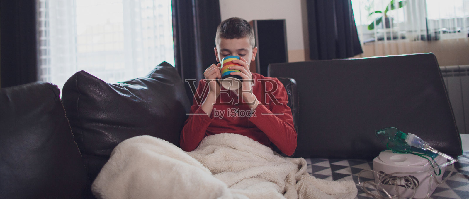 在家生病的治疗过程照片摄影图片