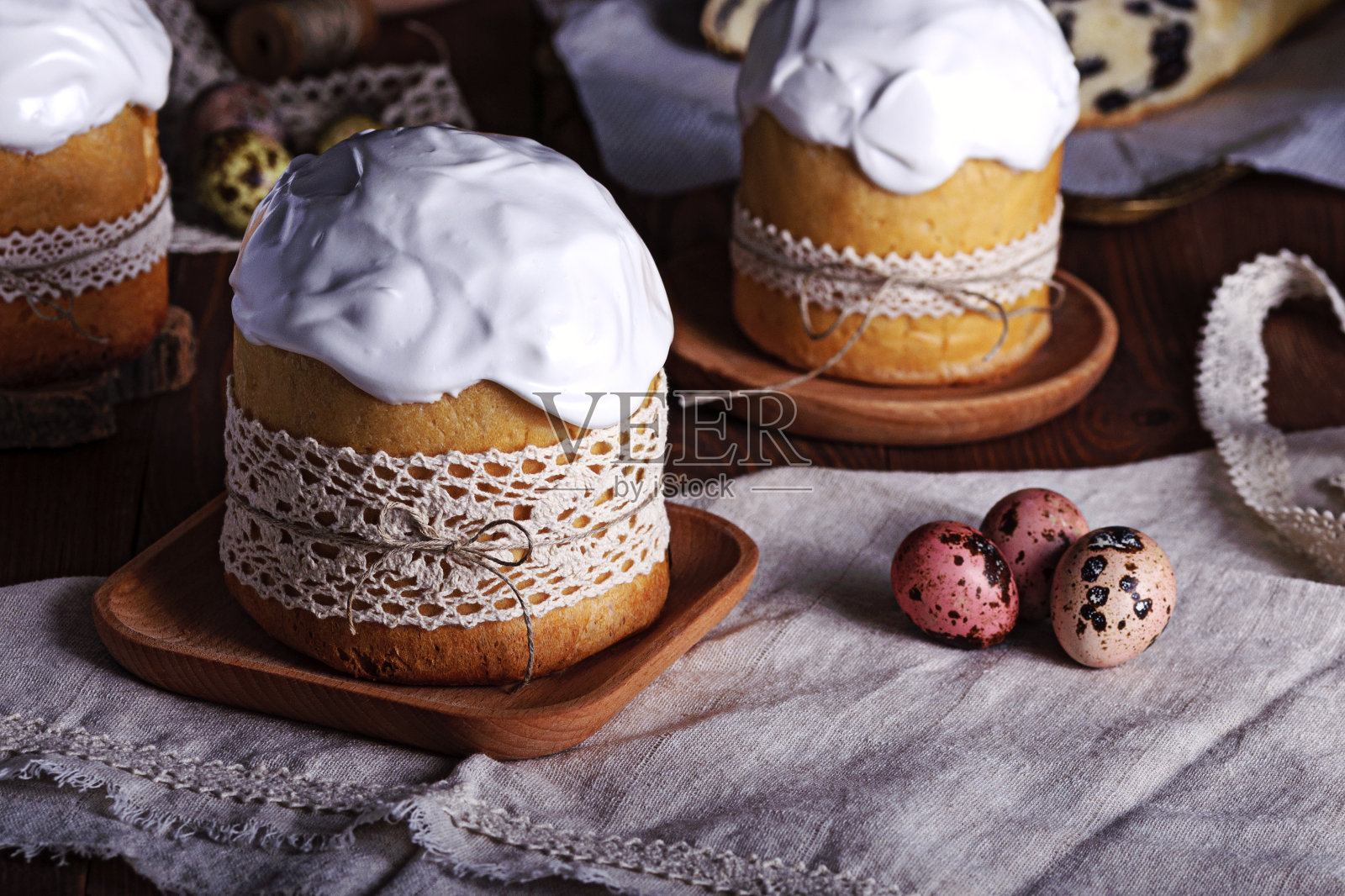 为春季复活节烤面包。照片摄影图片