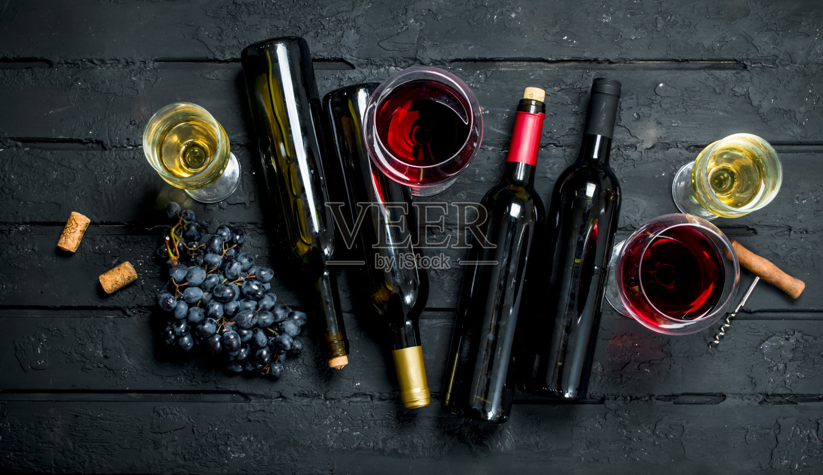 葡萄酒的背景。红酒和白葡萄酒。照片摄影图片