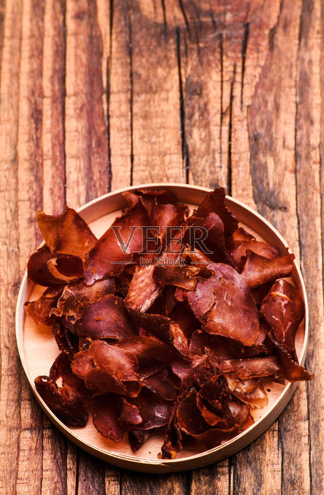 熏牛肉片在乡村背景照片摄影图片