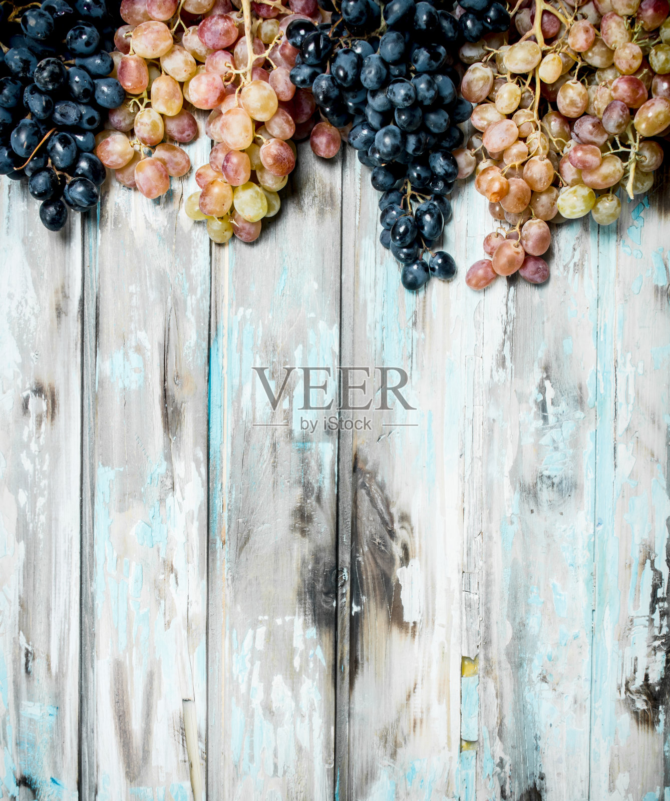 黑和白葡萄。照片摄影图片