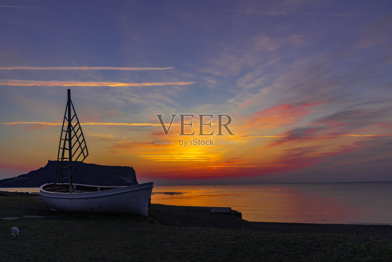 色彩斑斓的日出之前照片摄影图片