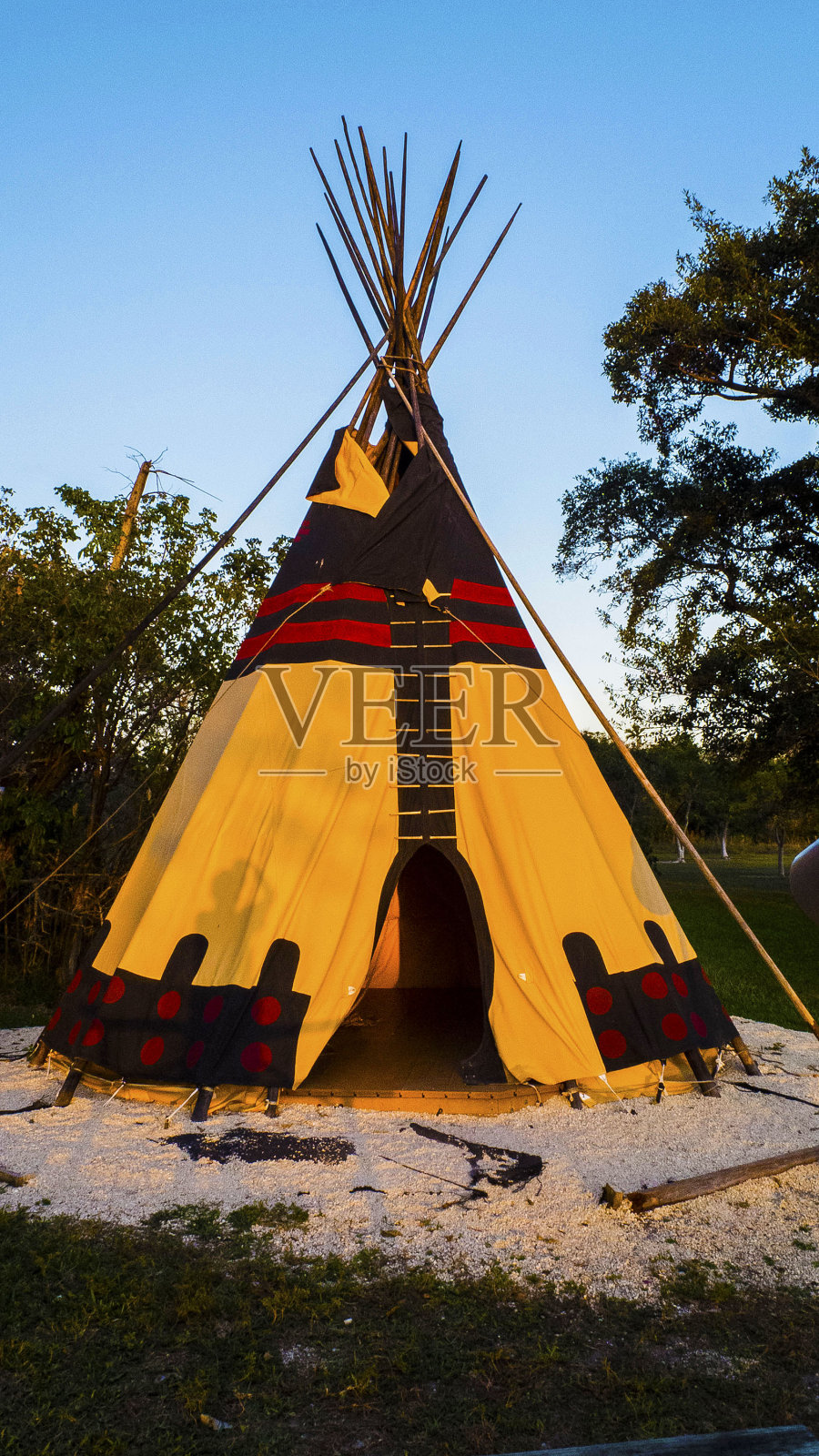 Tee Pee Center前视图照片摄影图片