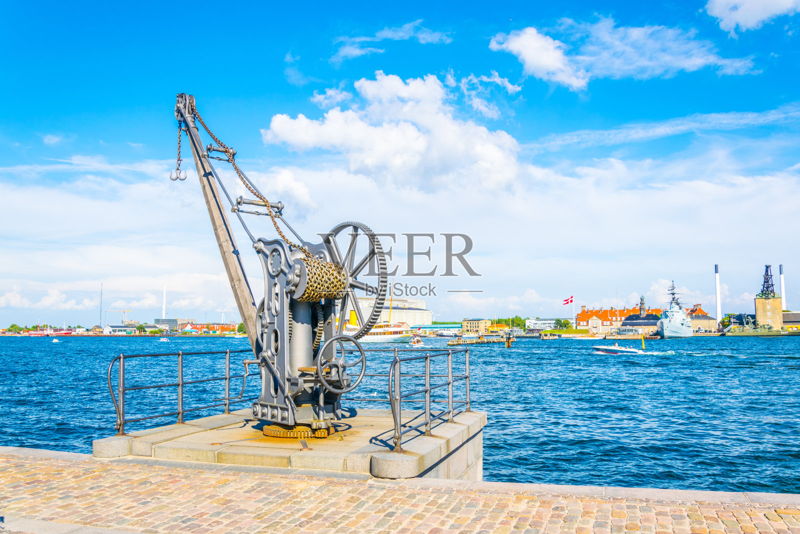 哥本哈根一座历史悠久的起重机照片摄影图片