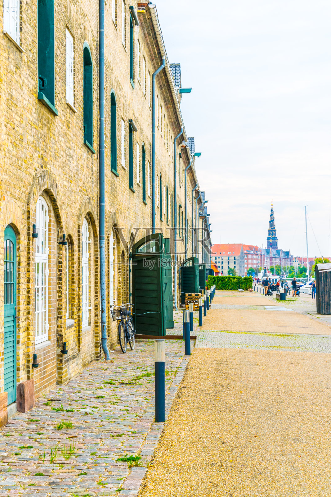 丹麦哥本哈根市中心的一个老工业港口。照片摄影图片